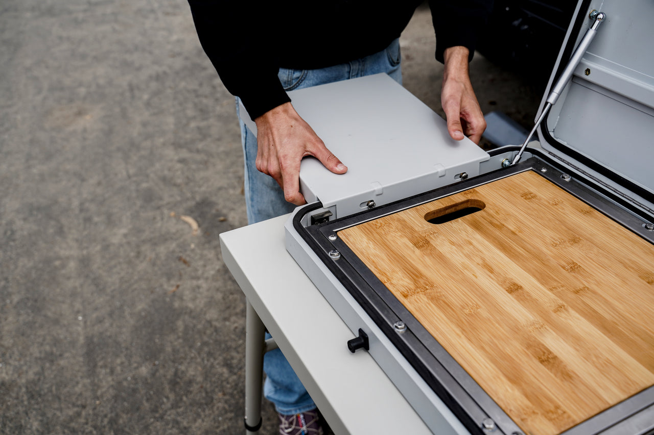 Camp Kitchen lid with built-in bamboo cutting board