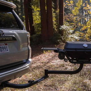 Hitch-mounted propane grill on hitch with open side shelf
